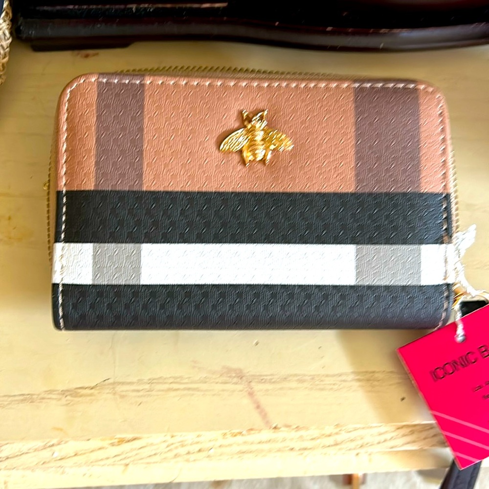 Iconic Bags wristlet